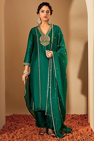 Pine Green Viscose Raw Silk & Organza Embroidered Kurta Set by RoohbyRidhimaa