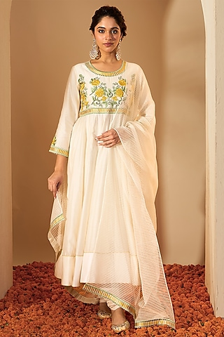 Off-White Pure Silk Chanderi Floral Embroidered Anarkali Set by RoohbyRidhimaa