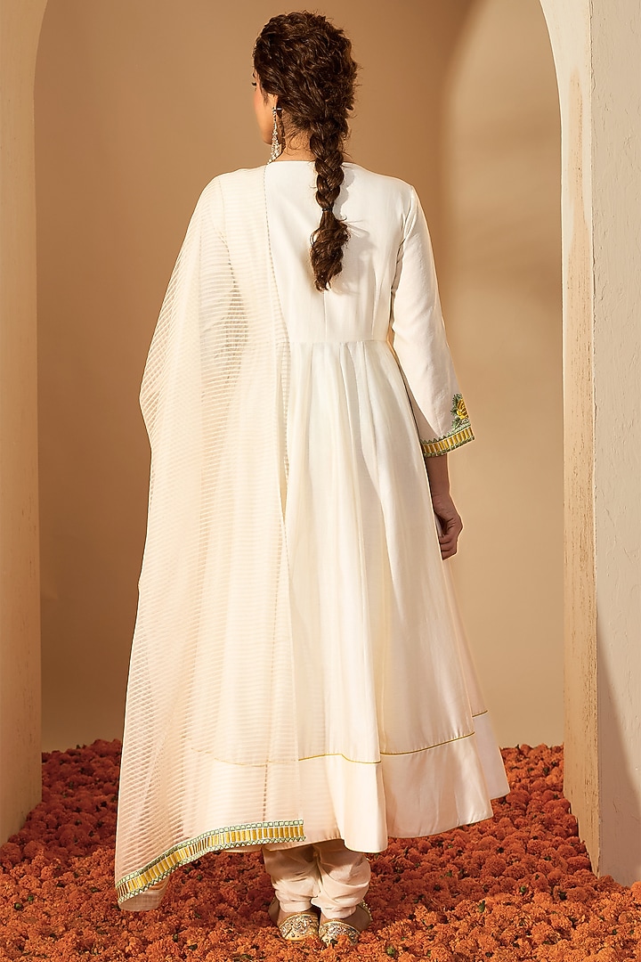 Off-White Pure Silk Chanderi Floral Embroidered Wedding Anarkali Set by RoohbyRidhimaa at Pernia's Pop Up Shop