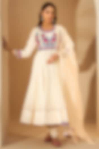 Off-White Pure Silk Chanderi Floral Embroidered Party Wear Anarkali Set by RoohbyRidhimaa at Pernia's Pop Up Shop