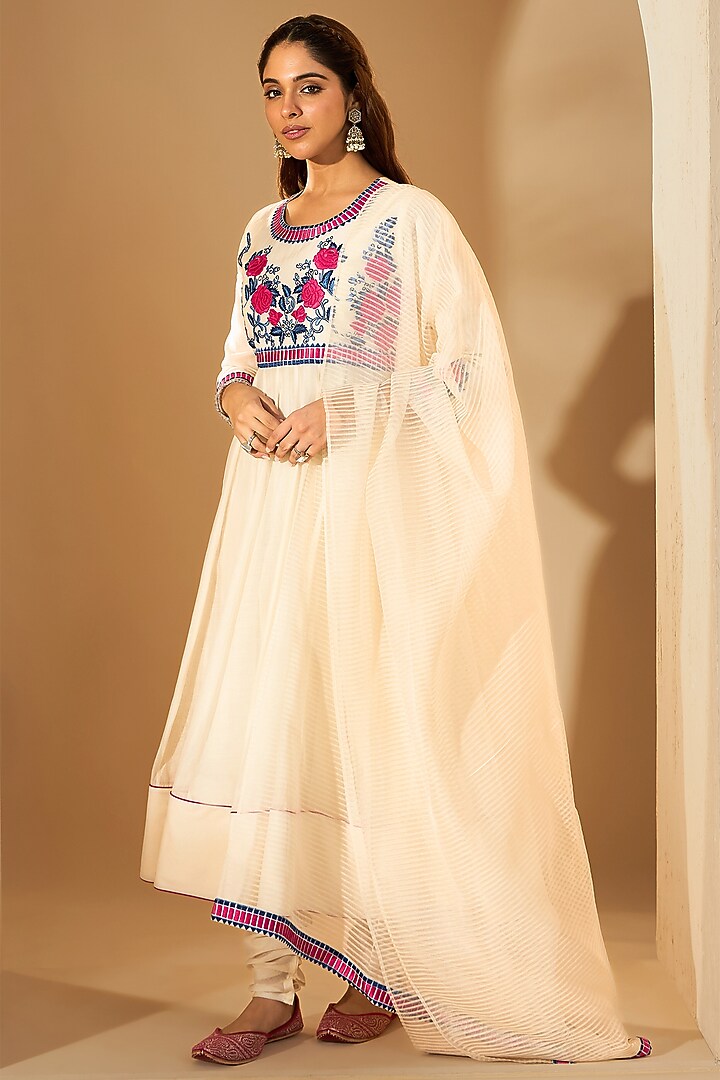 Off-White Pure Silk Chanderi Floral Embroidered Wedding Anarkali Set by RoohbyRidhimaa at Pernia's Pop Up Shop