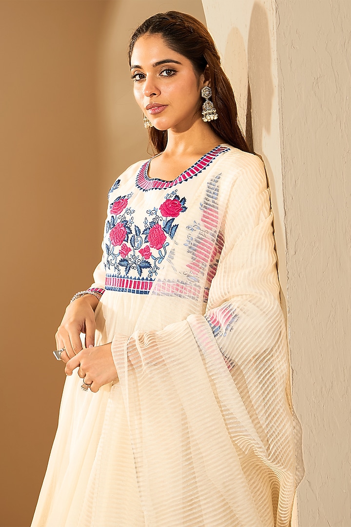 Off-White Pure Silk Chanderi Floral Embroidered Wedding Anarkali Set by RoohbyRidhimaa at Pernia's Pop Up Shop