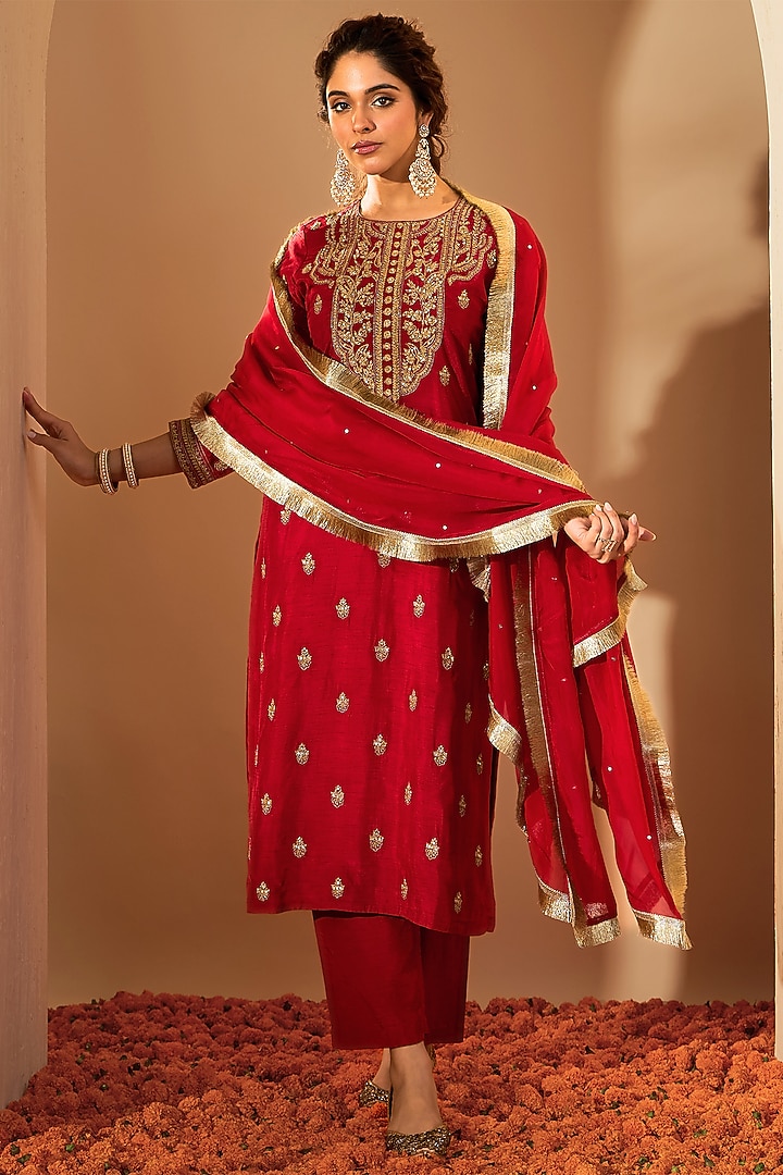 Red Viscose Raw Silk & Silk Organza Embroidered Kurta Set by RoohbyRidhimaa at Pernia's Pop Up Shop