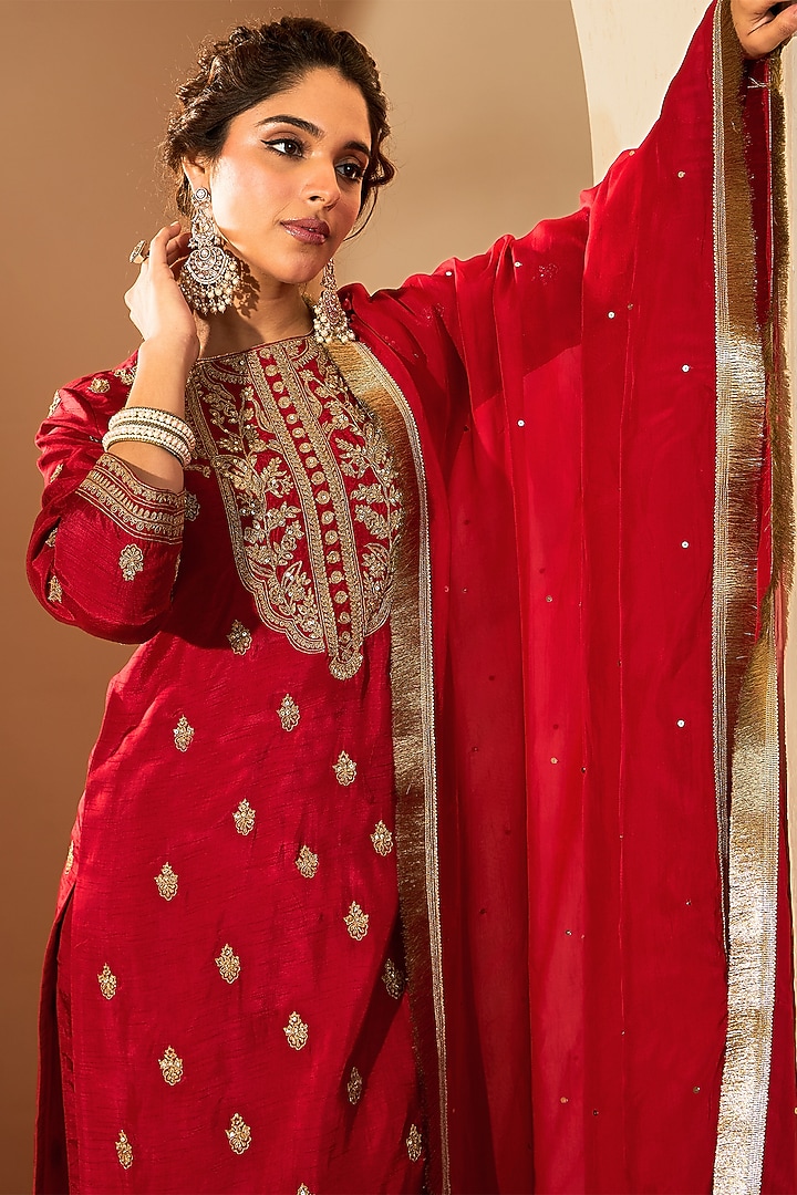 Red Viscose Raw Silk & Silk Organza Embroidered Kurta Set by RoohbyRidhimaa at Pernia's Pop Up Shop