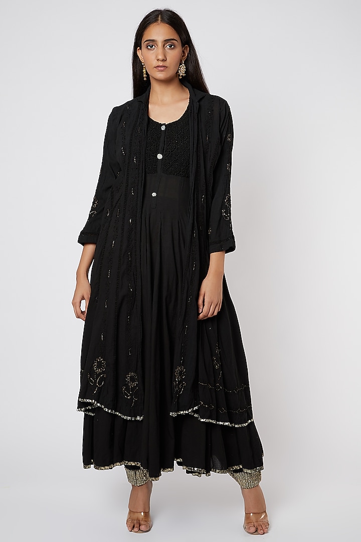 Black Kurta With Embroidery by Rose Tree