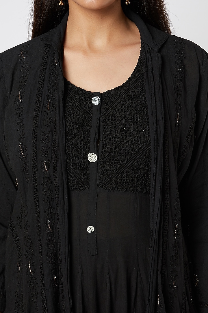 Black Kurta With Embroidery by Rose Tree at Pernia's Pop Up Shop