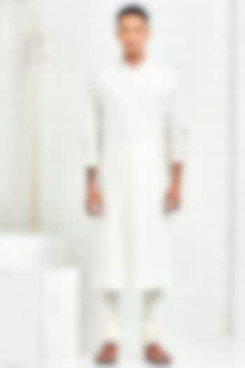 White Quilted & Pintucked Kurta by Rajesh Pratap Singh Men at Pernia's Pop Up Shop