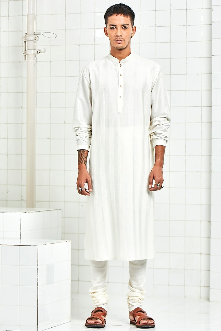 White Quilted & Pintucked Kurta by Rajesh Pratap Singh Men at Pernia's Pop Up Shop