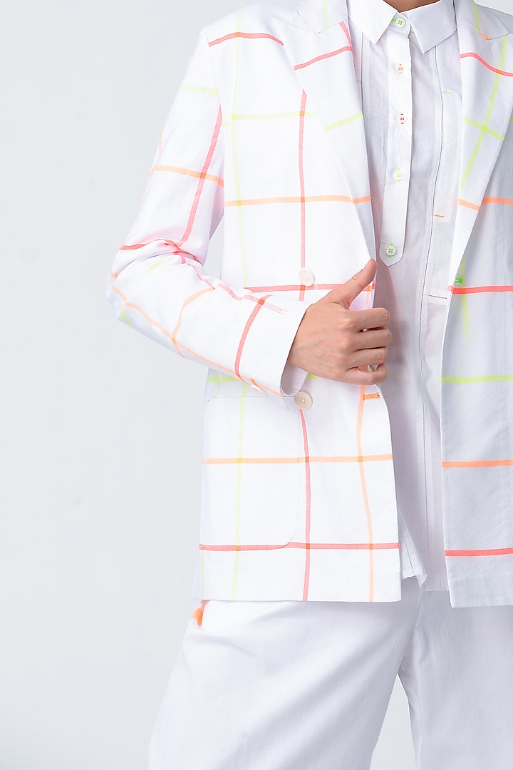 White Printed Short Jacket by Rajesh Pratap Singh at Pernia's Pop Up Shop