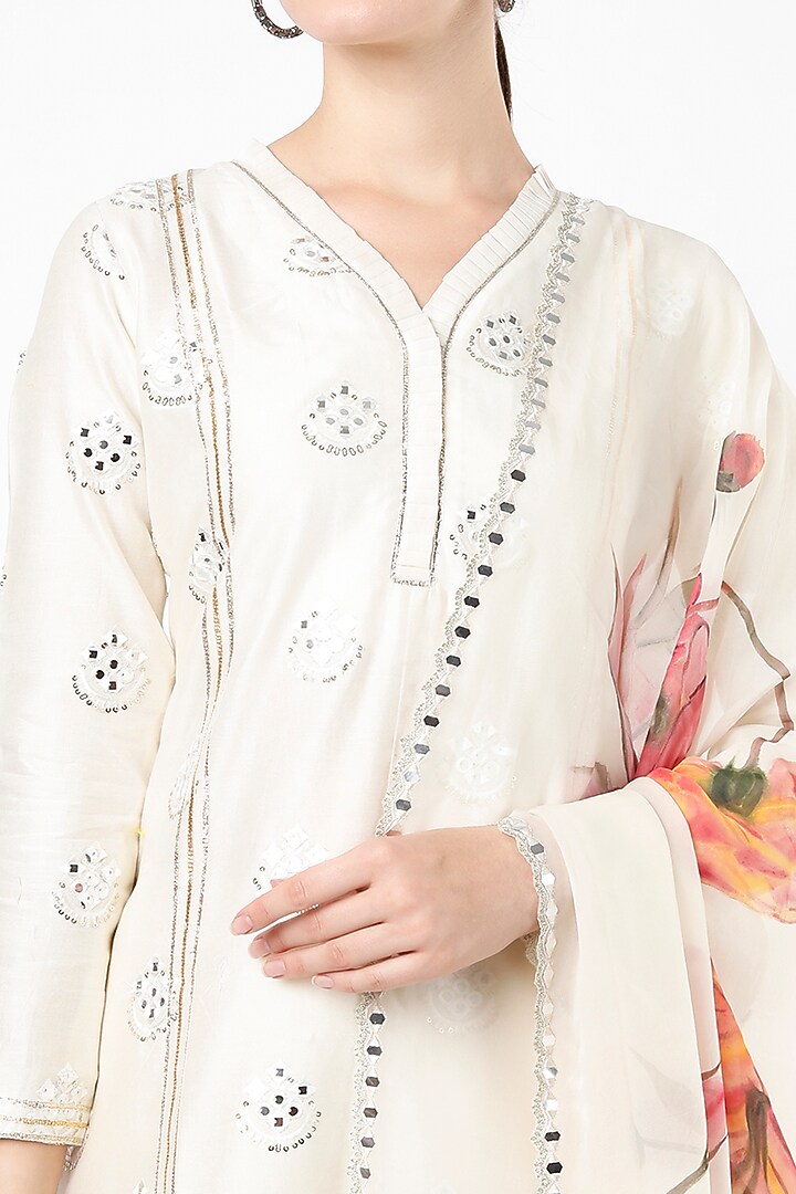 Pale Yellow Gotta Embroidered Kurta Set by Roopa Sharma at Pernia's Pop Up Shop