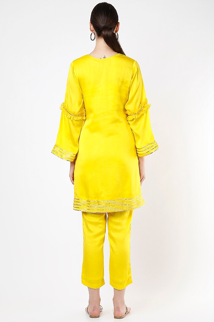 Mango Yellow Hand Embroidered Kurta Set by Roopa Sharma at Pernia's Pop Up Shop