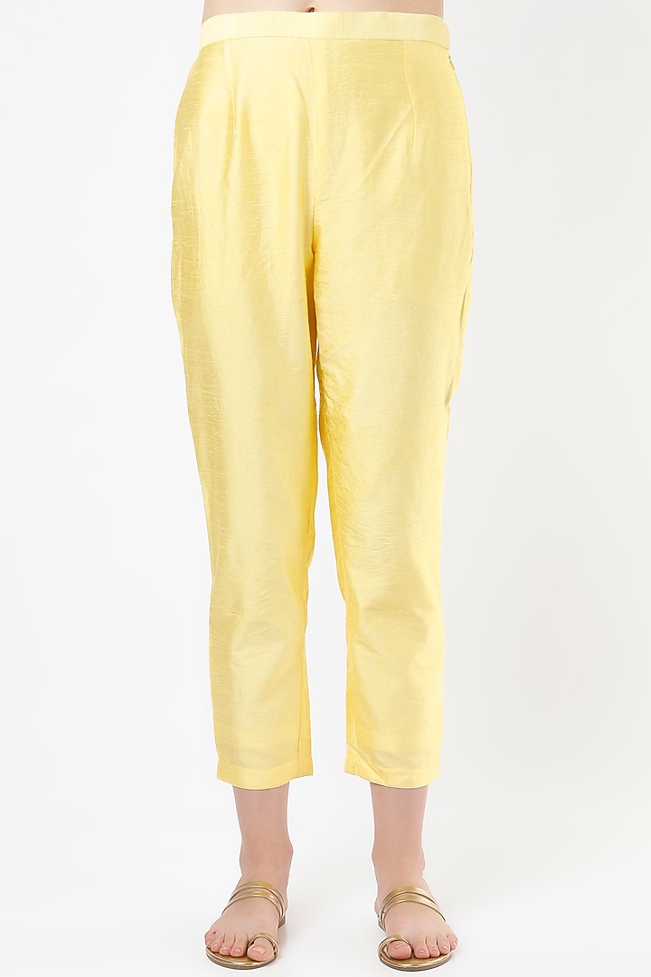 Yellow Kurta Set With Mirror Work by Roopa Sharma at Pernia's Pop Up Shop
