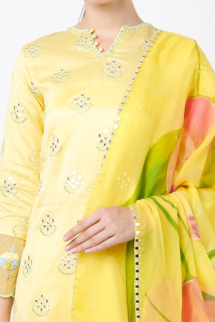 Yellow Kurta Set With Mirror Work by Roopa Sharma at Pernia's Pop Up Shop