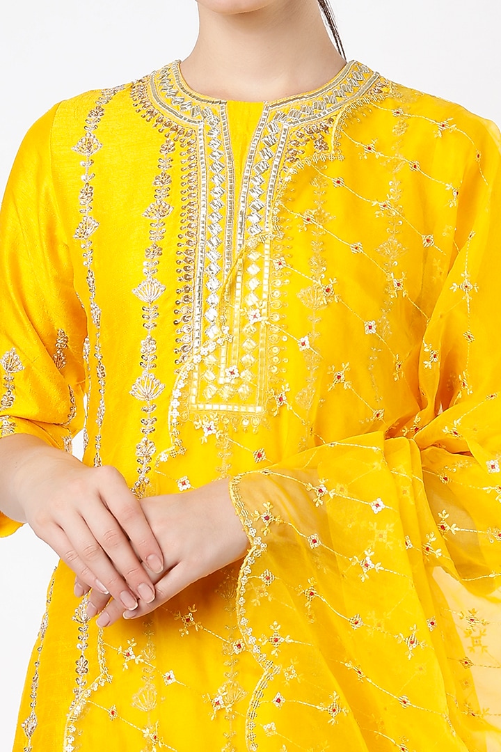 Mustard Chanderi Kurta Set by Roopa Sharma at Pernia's Pop Up Shop