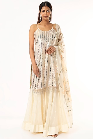 Off-White Embroidered Kurta Set by Roopa Sharma
