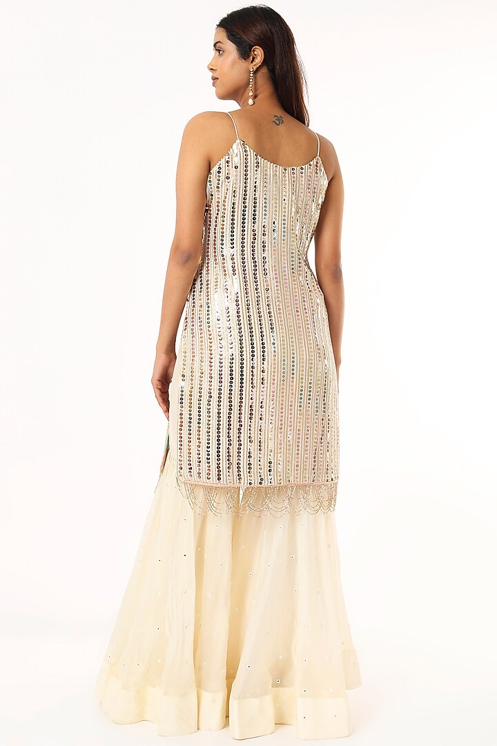 Off-White Embroidered Kurta Set by Roopa Sharma at Pernia's Pop Up Shop