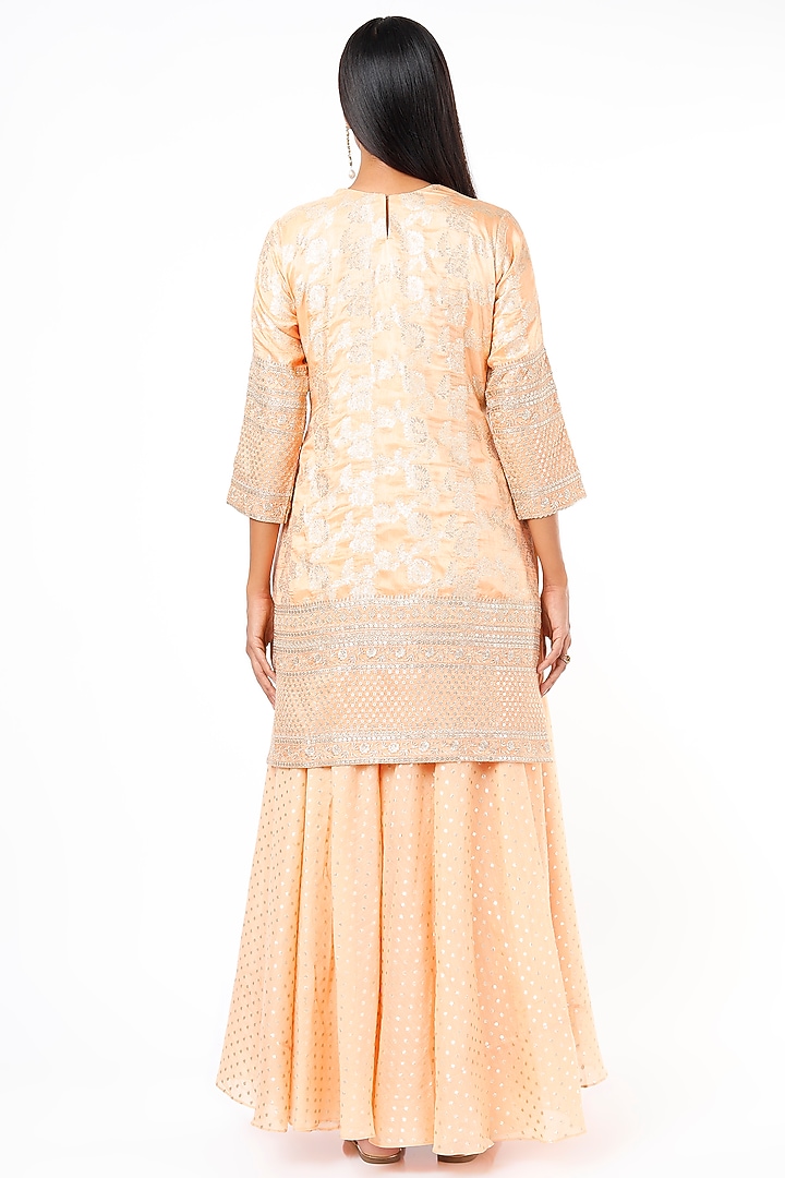 Peach Hand Embroidered Kurta Set by Roopa Sharma at Pernia's Pop Up Shop