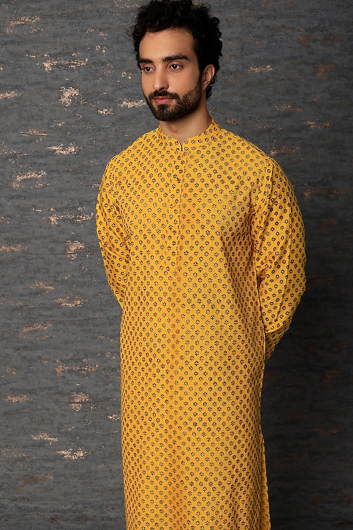Mustard Block Printed Kurta Set by Rajesh Pratap Singh Men at Pernia's Pop Up Shop