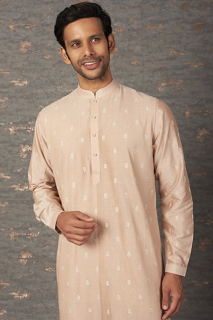 Beige Embroidered Kurta Set by Rajesh Pratap Singh Men at Pernia's Pop Up Shop