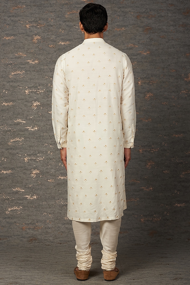 White Embroidered Kurta Set by Rajesh Pratap Singh Men at Pernia's Pop Up Shop