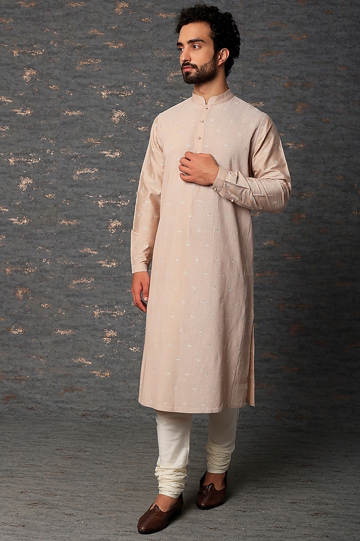 Biscuit Pink Katan Floral Block Embroidered Pintucked Kurta Set by Rajesh Pratap Singh Men at Pernia's Pop Up Shop