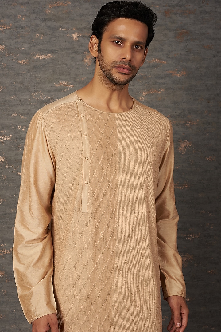 Caramel Katan 3D Diamond Textured Embroidered Kurta Set by Rajesh Pratap Singh Men at Pernia's Pop Up Shop