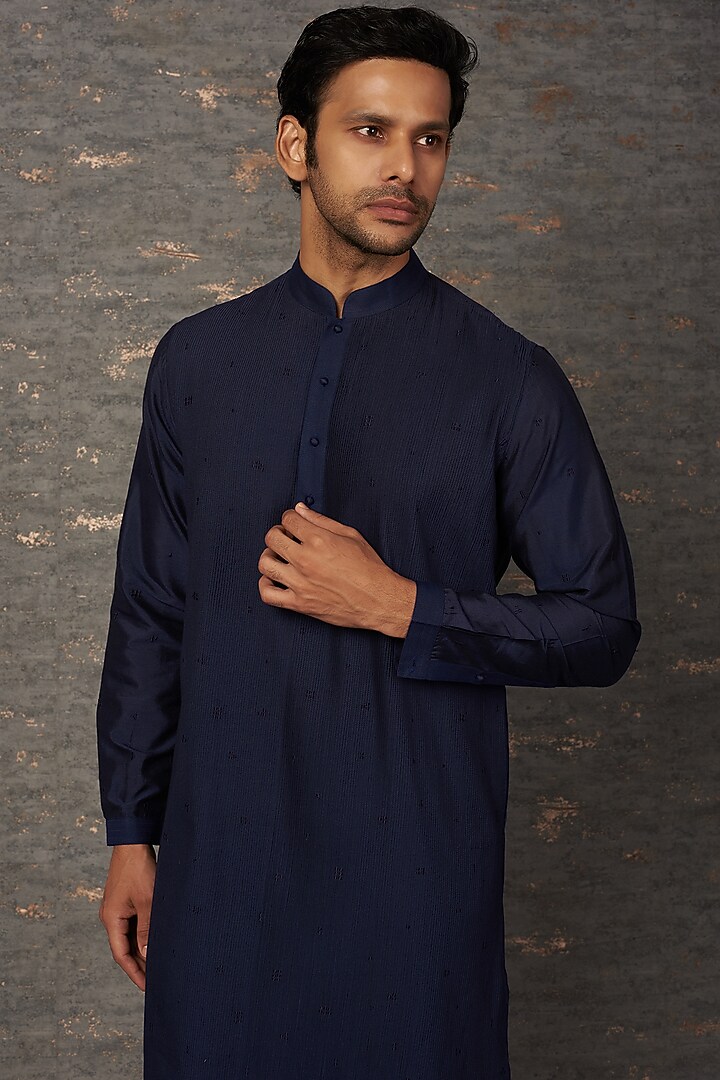 Navy Embroidered Kurta Set by Rajesh Pratap Singh Men at Pernia's Pop Up Shop