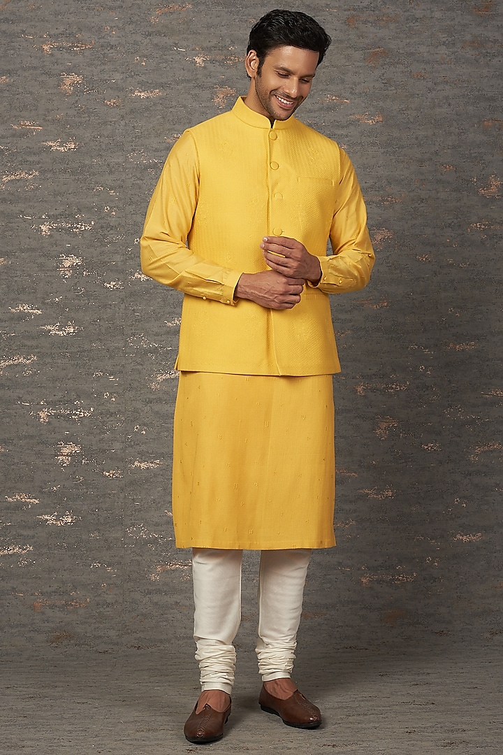 Yellow Embroidered Bundi Jacket by Rajesh Pratap Singh Men