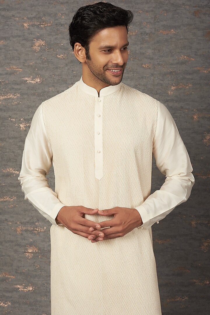 White Viscose Kurta Set by Rajesh Pratap Singh Men at Pernia's Pop Up Shop