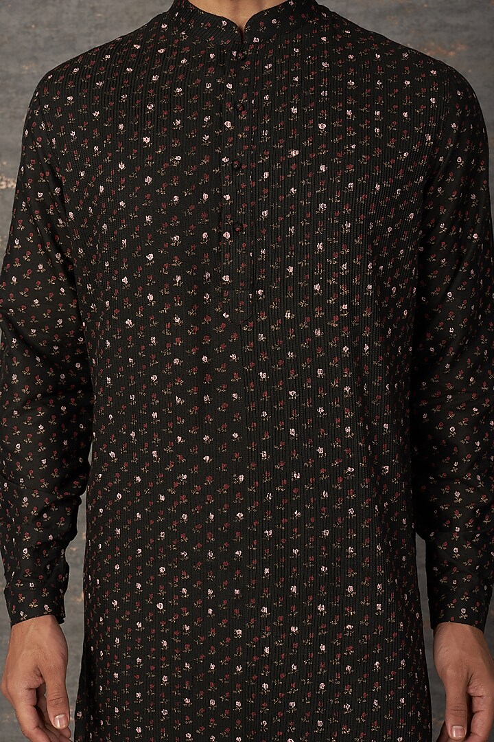 Black Printed Kurta Set by Rajesh Pratap Singh Men at Pernia's Pop Up Shop