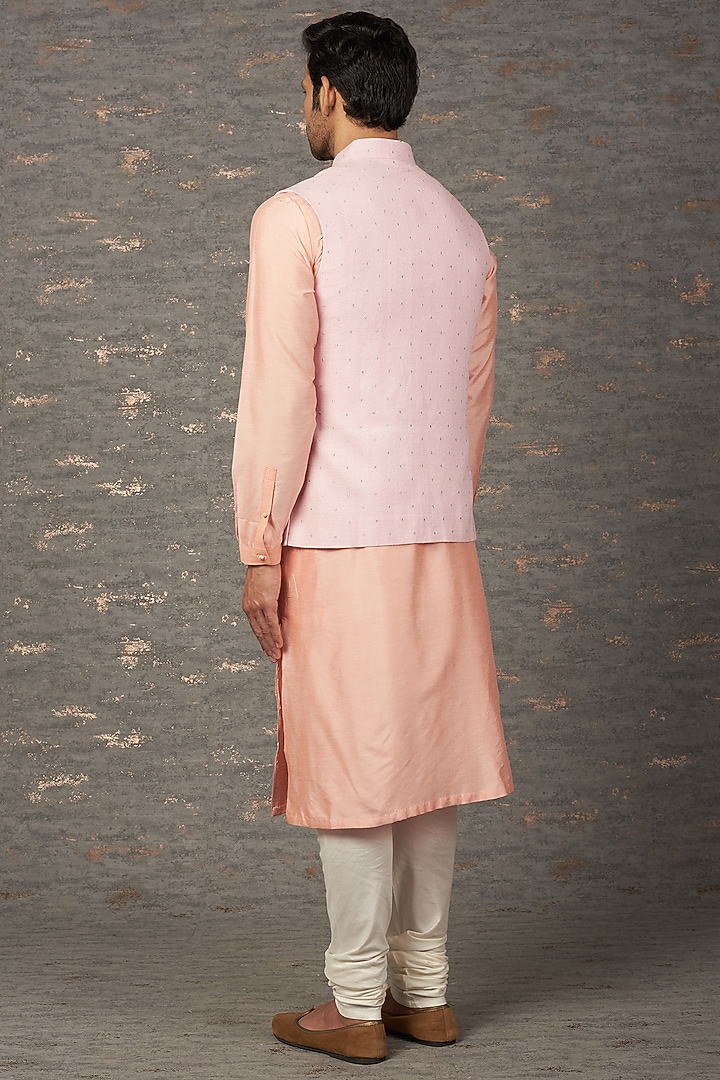 Blush Pink Embroidered Bundi Jacket by Rajesh Pratap Singh Men at Pernia's Pop Up Shop