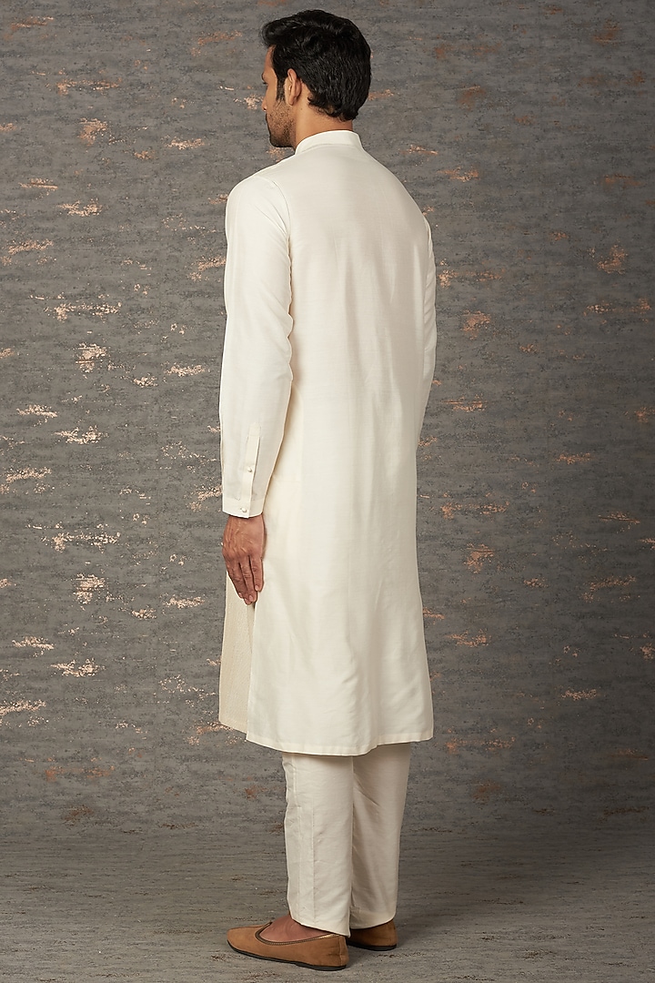 White Zari Embroidered Kurta Set by Rajesh Pratap Singh Men at Pernia's Pop Up Shop