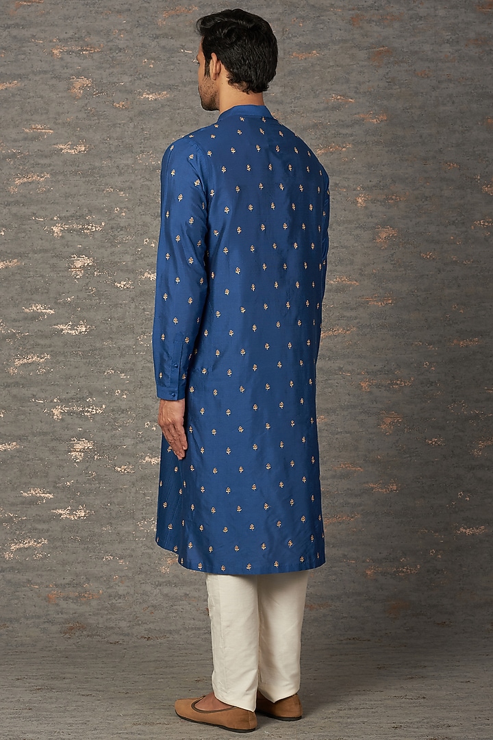 Electric Blue Embroidered Kurta Set by Rajesh Pratap Singh Men at Pernia's Pop Up Shop