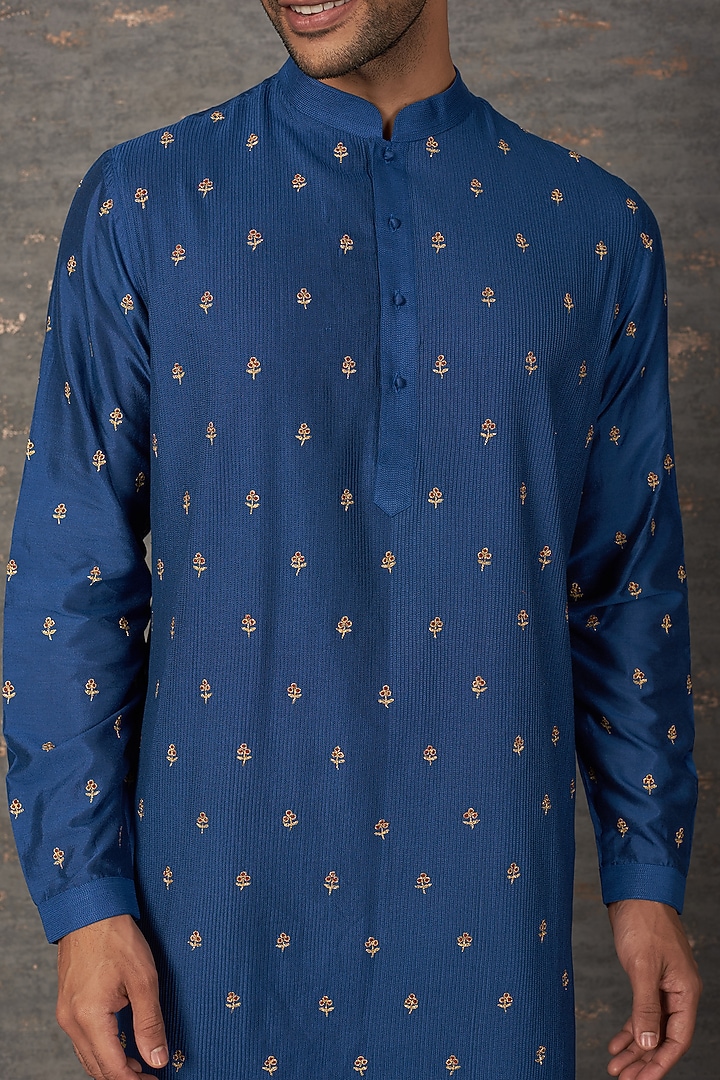 Electric Blue Embroidered Kurta Set by Rajesh Pratap Singh Men at Pernia's Pop Up Shop