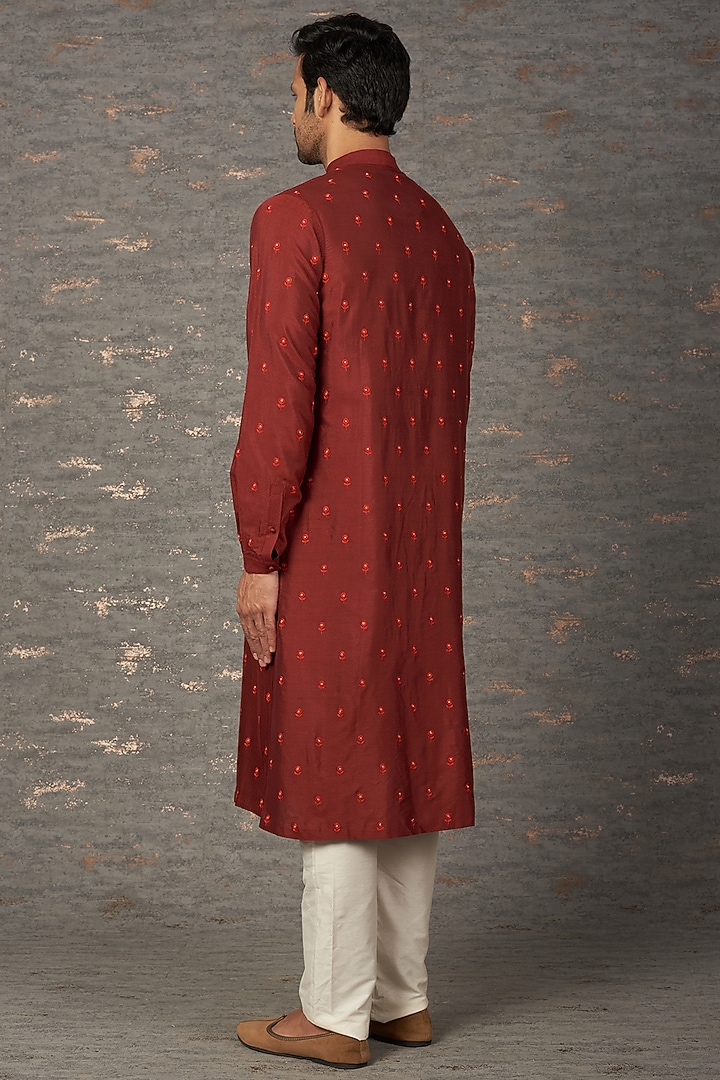Maroon Embroidered Kurta Set by Rajesh Pratap Singh Men at Pernia's Pop Up Shop