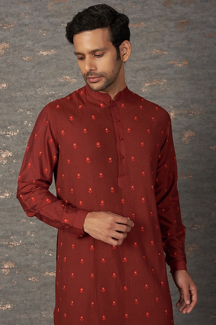 Maroon Embroidered Kurta Set by Rajesh Pratap Singh Men at Pernia's Pop Up Shop