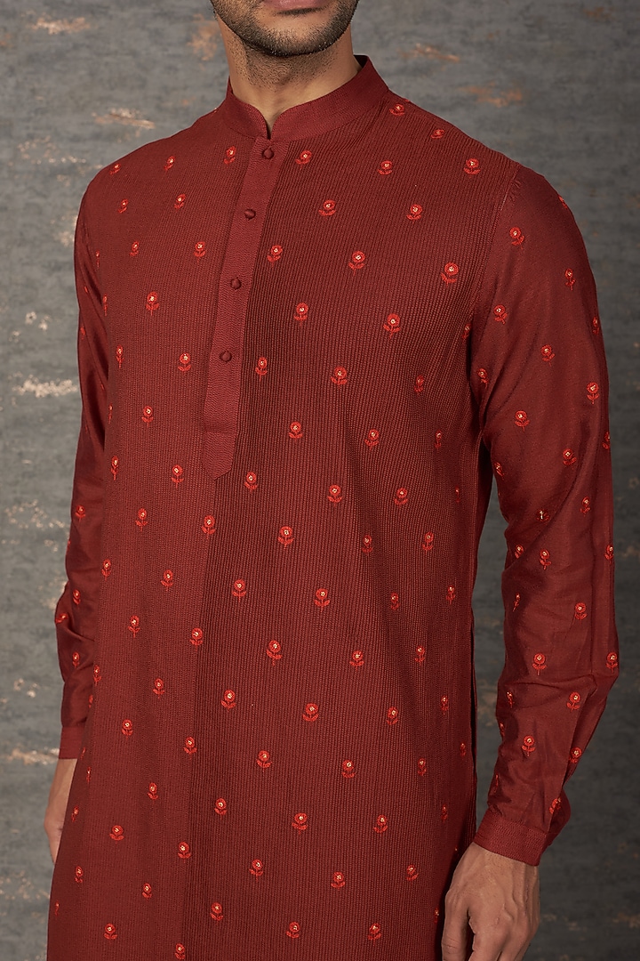 Maroon Embroidered Kurta Set by Rajesh Pratap Singh Men at Pernia's Pop Up Shop