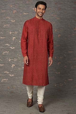 Red Embroidered Kurta Set by Rajesh Pratap Singh Men