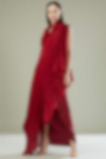 Red Wrinkled Fabric Pre-Draped Saree Set by RENASCI BY RITIKA ARYA JAIN