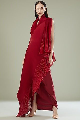 Red Wrinkled Fabric Pre-Draped Saree Set by RITIKA ARYA JAIN