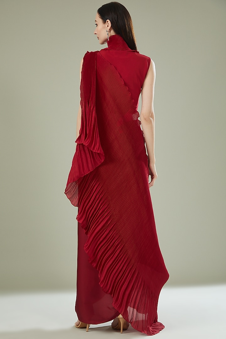 Red Wrinkled Fabric Pre-Draped Wedding Saree Set by RITIKA ARYA JAIN at Pernia's Pop Up Shop