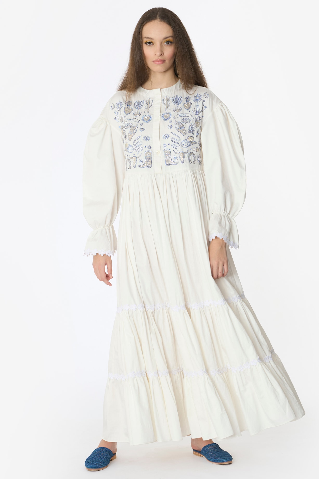 Arivya Embroidered Heavy Maxi Set