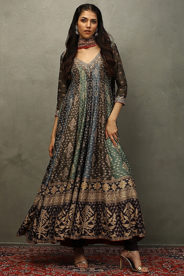 Teal Flat Dupion Aari Embroidered & Printed Jamdani Kurta Set by Ri Ritu Kumar at Pernia's Pop Up Shop