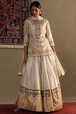 Off-White & Beige Silk Chanderi Gota Hand Embroidered Kurta Set by Ri Ritu Kumar