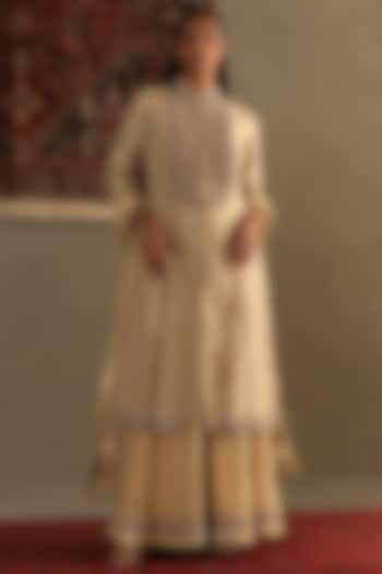 Gold Banarasi Woven Silk Hand Embroidered Kurta Set by Ri Ritu Kumar at Pernia's Pop Up Shop