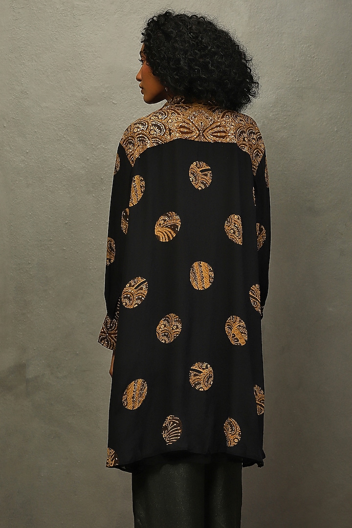 Black Rayon Crepe Aari Embroidered & Printed Kurta by Ri Ritu Kumar at Pernia's Pop Up Shop
