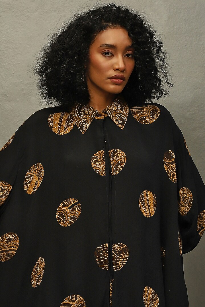 Black Rayon Crepe Aari Embroidered & Printed Kurta by Ri Ritu Kumar at Pernia's Pop Up Shop