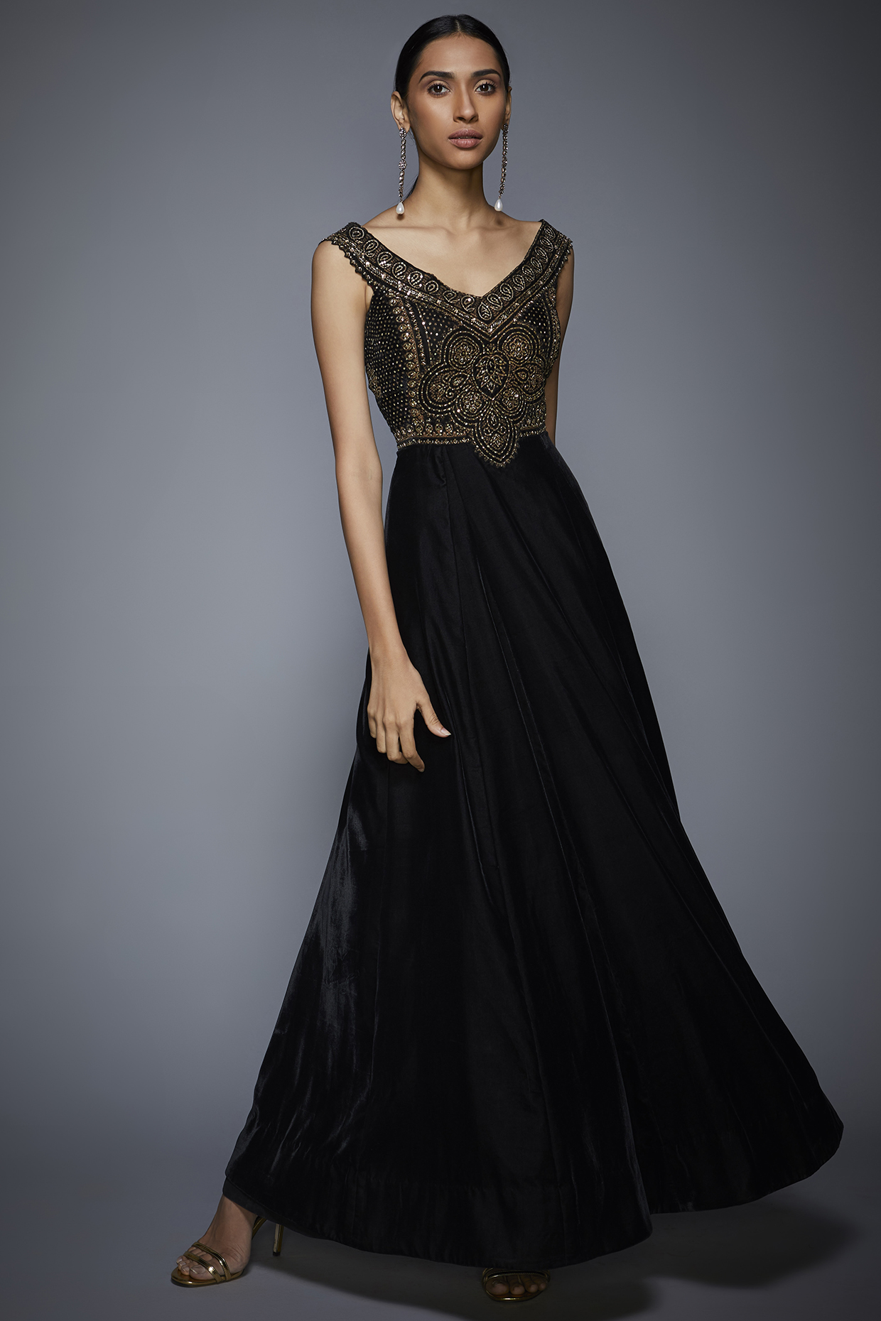 Black and gold gown designs discount