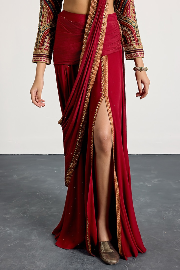 Prune Viscose Chinon Floral Printed & Zari Embroidered Reception Saree Set by Ri Ritu Kumar at Pernia's Pop Up Shop
