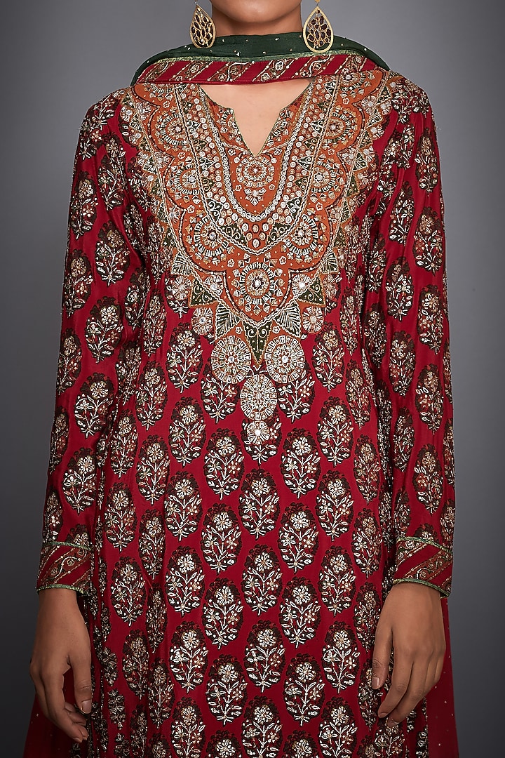 Red Floral Embroidered Kurta Set by Ri Ritu Kumar at Pernia's Pop Up Shop